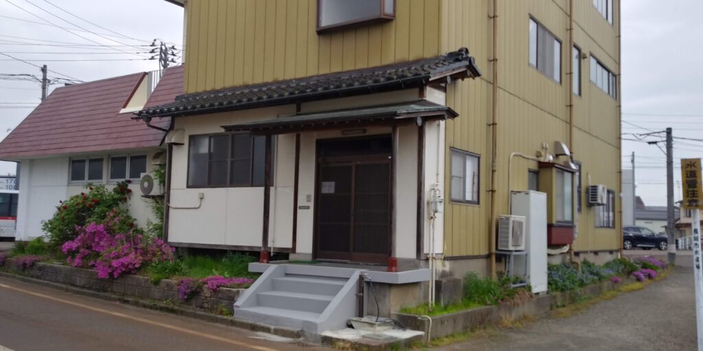 施設玄関風景